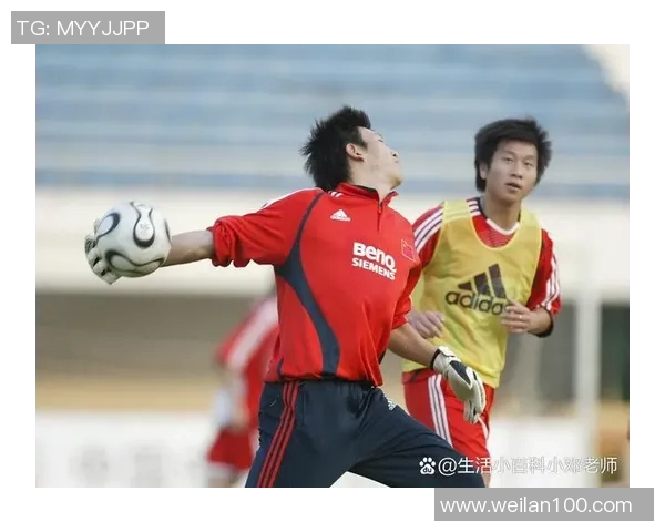 足球明星红色鸡冠头的传奇故事与球场风采解析